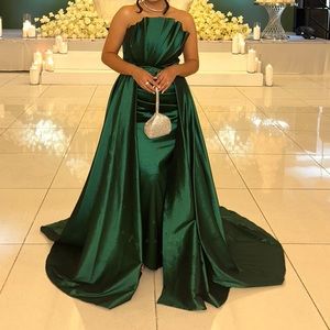 Emerald green dress prom/bridal/engagement